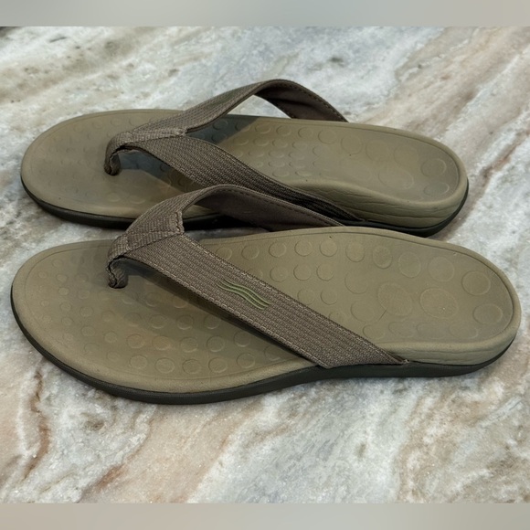 Unisex VIONIC Wave khaki flip flop sandals- Size Men’s 9/Womens 8 - Picture 2 of 5